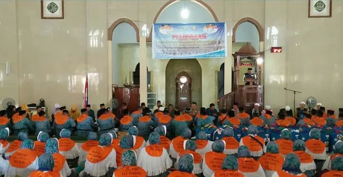 haji_bombana Isak Tangis Warnai Keberangkatan 126 JCH Bombana