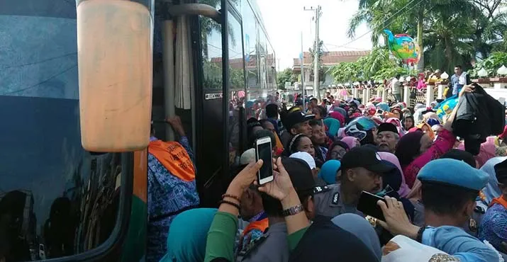 Isak Tangis Warnai Keberangkatan 126 JCH Bombana