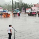 Diguyur Hujan, Barisan Devile Konut Kabur Diguyur Hujan, Barisan Devile Konut Kabur