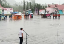 Diguyur Hujan, Barisan Devile Konut Kabur Diguyur Hujan, Barisan Devile Konut Kabur