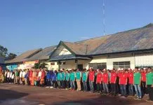 Warga Binaan Lapas Kendari Kenakan Baju Adat Saat Upacara HUT RI ke-73 Warga Binaan Lapas Kendari Kenakan Baju Adat Saat Upacara HUT RI ke-73