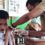 Laksanakan Imunsasi MR di SD 5 Baruga, 1 Siswa Menolak Diimunisasi Laksanakan Imunsasi MR di SD 5 Baruga, 1 Siswa Menolak Diimunisasi
