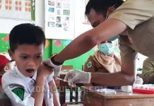 Laksanakan Imunsasi MR di SD 5 Baruga, 1 Siswa Menolak Diimunisasi Laksanakan Imunsasi MR di SD 5 Baruga, 1 Siswa Menolak Diimunisasi