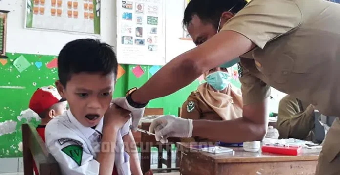 Laksanakan Imunsasi MR di SD 5 Baruga, 1 Siswa Menolak Diimunisasi