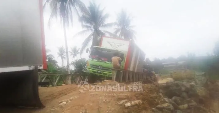 Jembatan di Morosi Putus, Jalan Menuju Konut Lumpuh