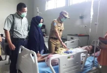 Bupati Bombana Jenguk Hajra di RS Bahteramas Kendari Bupati Bombana Jenguk Hajra di RS Bahteramas Kendari