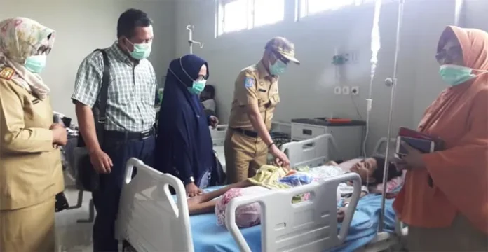 jenguk Bupati Bombana Jenguk Hajra di RS Bahteramas Kendari