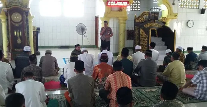 Bina Kamtibmas, Polsek Lakudo Gelar Jumat Keliling