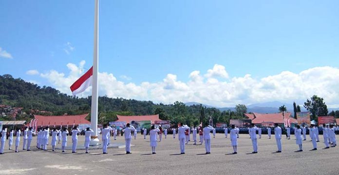 Paskibra Formasi Kalosara Sukses Kibarkan Merah Putih di Konut