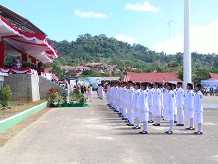 Paskibra Formasi Kalosara Sukses Kibarkan Merah Putih di Konut