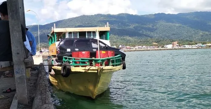 kapal_kayu_bombana Syahbandar Bombana Izinkan Kapal Kayu Tujuan Kabaena Muat Mobil