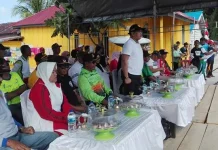 Ruksamin Salurkan Bantuan Kapal Pusling dan Faslitas Olah Raga di Laskep Ruksamin Salurkan Bantuan Kapal Pusling dan Faslitas Olah Raga di Laskep