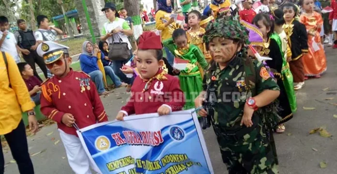 Demi Ikut Karnaval, Ratusan Murid TK di Konawe Rela Berpanas-panasan