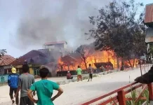 Dua Rumah di Busel Terbakar, Diduga Ulah Orang Gila? Dua Rumah di Busel Terbakar, Diduga Ulah Orang Gila?