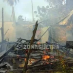 Rumah Kades di Mubar Terbakar Rumah Kades di Mubar Terbakar