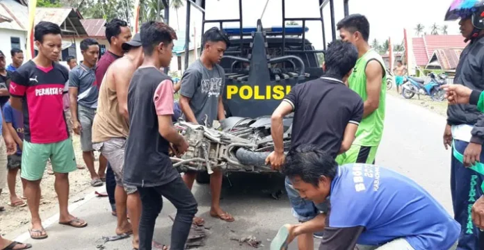 Tabrak Mobil Kontainer, Seorang Warga Konut Alami Patah Tulang