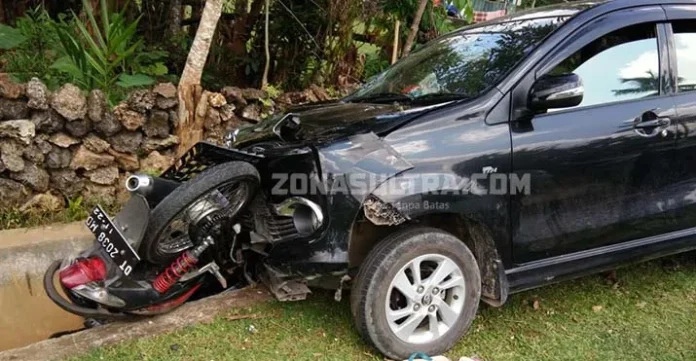 kecelakaan_avanza Avanza Seruduk Revo di Muna, Pemotor Luka Parah