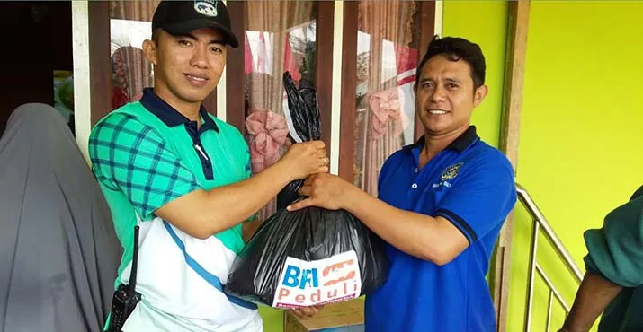 Hindari Tindakan KDRT, Bhabinkamtimas dan Mahasiswa KKN UHO Sambangi Warga