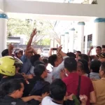 Mahasiswa Unilaki Tuntut Kejelasan Beasiswa “Cerdas Konaweku” Mahasiswa Unilaki Tuntut Kejelasan Beasiswa "Cerdas Konaweku"