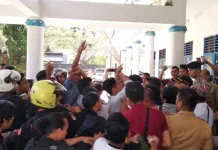 Mahasiswa Unilaki Tuntut Kejelasan Beasiswa “Cerdas Konaweku” Mahasiswa Unilaki Tuntut Kejelasan Beasiswa "Cerdas Konaweku"