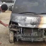 Mobil Ketua Panwaslu Kolaka Dibakar Orang Tak Dikenal Mobil Ketua Panwaslu Kolaka Dibakar Orang Tak Dikenal
