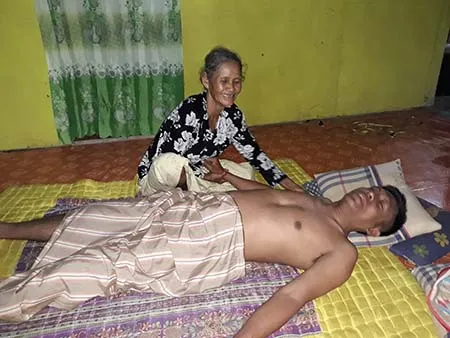 Getir Hidup Nenek Nur, Perempuan Tua Miskin di Pelosok Muna Barat