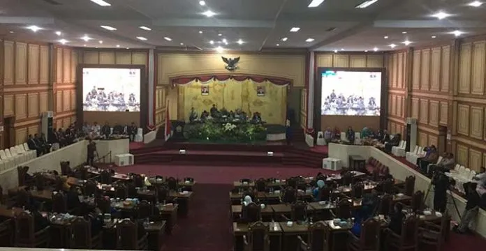 paripurna_aman DPRD Sultra Umumkan AMAN Sebagai Gubernur Terpilih