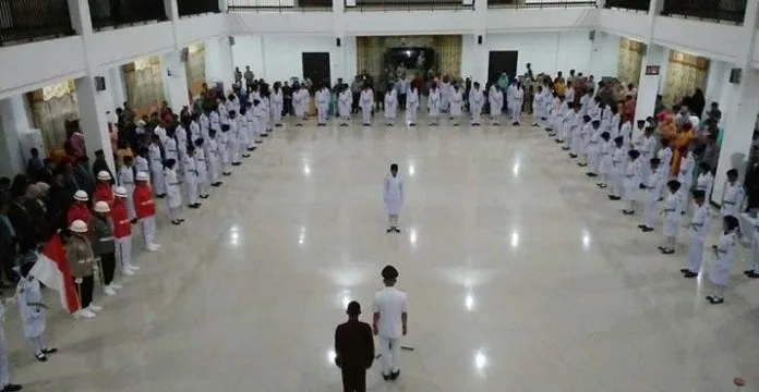 Bupati Bombana Kukuhkan 80 Anggota Paskibraka