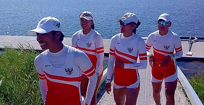 PENDAYUNG SULTRA - Dua pendayung putri Sultra Wa Ode Fitri Rahmanjani (Kedua dari depan) dan Julianti (Ketiga dari depan) berhasil menyumbangkan medali perunggu bagi kontingen Indonesia di asian games ke 18. (Foto : Facebook Wa Ode Fitri Rahmanjani)