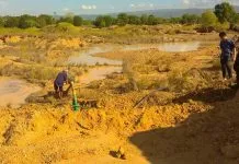 Polres Bombana Amankan Enam Orang Terduga Penambang Ilegal Polres Bombana Amankan Enam Orang Terduga Penambang Ilegal