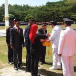 Tiga PNS di Muna Terima Anugerah Satyalancana Tiga PNS di Muna Terima Anugerah Satyalancana