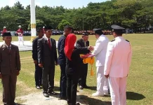 Tiga PNS di Muna Terima Anugerah Satyalancana Tiga PNS di Muna Terima Anugerah Satyalancana