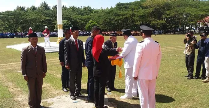 Tiga PNS di Muna Terima Anugerah Satyalancana