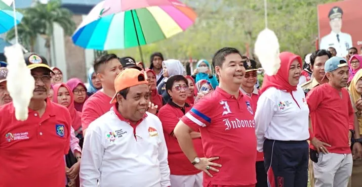 Pj Gubernur Sultra Ikut Lomba Makan Kerupuk