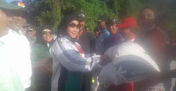 Buka Porseni di Laskep, Ruksamin Serahkan 3 Ton Beras