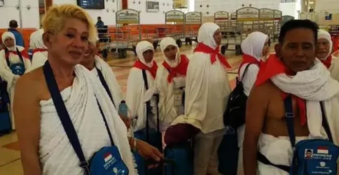 Mengaku JCH dari Kolaka, Pria Gemulai Ini Jadi Perhatian di Jeddah