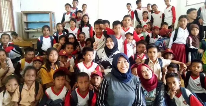 Ketika Generasi Muda SIC Peduli Warga Pesisir Baho Konsel