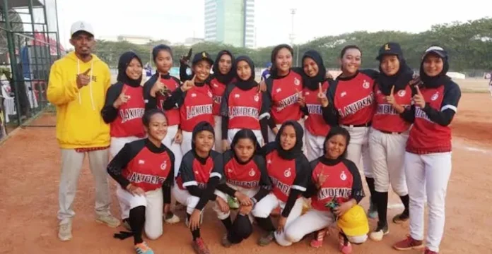 Walikota Makassar Cup, Tim Softball Putri Lakidende Kalahkan SMA 13 Bone