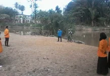 Upacara di Pinggir Sungai Wanggu untuk Cinta Tanah Air dan Cinta Lingkungan Upacara di Pinggir Sungai Wanggu untuk Cinta Tanah Air dan Cinta Lingkungan