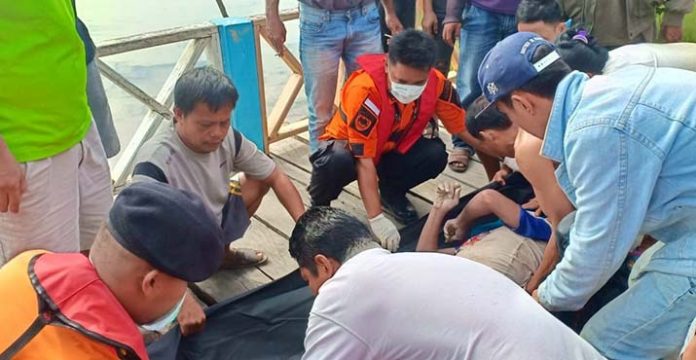 Warga Bunga Seroja Tewas Saat Menjala Ikan di Teluk Kendari