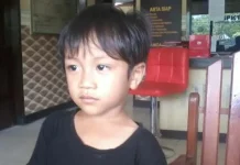 Ditemukan Menangis, Anak Ini Dibawa ke Polsek Poasia Ditemukan Menangis, Anak Ini Dibawa ke Polsek Poasia