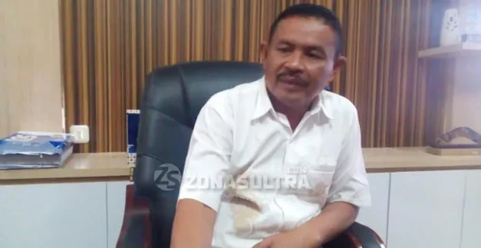 Drs La Mahi Kepala Bappeda Muna, Drs La Mahi.