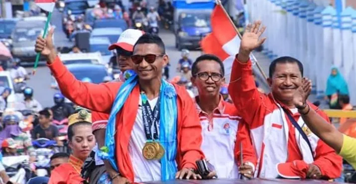 Husni Uba Pulang Kampung, Diarak Keliling Baubau, Dapat Bonus Rp80 Juta