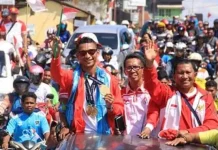 Husni Uba Pulang Kampung, Diarak Keliling Baubau, Dapat Bonus Rp80 Juta Husni Uba Pulang Kampung, Diarak Keliling Baubau, Dapat Bonus Rp80 Juta