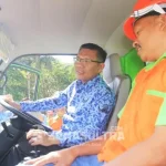 Plt Walikota Serahkan 4 Unit Truck Sampah Plt Walikota Serahkan 4 Unit Truck Sampah