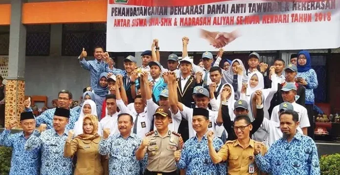 damai_tawuran Gelar Deklarasi Damai, Siswa SMA di Kendari Janji Tak Akan Tawuran Lagi