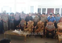 Rombak Kabinetnya, Ratusan Warga Demo Bupati Konsel Rombak Kabinetnya, Ratusan Warga Demo Bupati Konsel