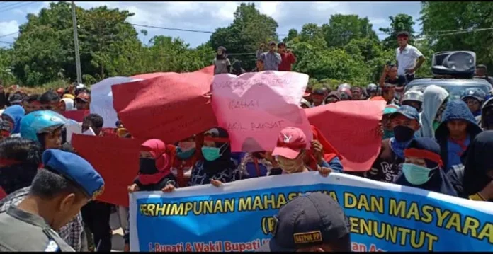 demo_konk Komitmen Tolak Tambang oleh Bupati Konkep Dipertanyakan