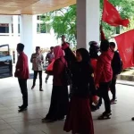 Rupiah Melemah, Mahasiswa Minta DPRD Sultra Kurangi Perjalanan Dinas Rupiah Melemah, Mahasiswa Minta DPRD Sultra Kurangi Perjalanan Dinas