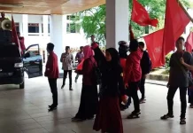 Rupiah Melemah, Mahasiswa Minta DPRD Sultra Kurangi Perjalanan Dinas Rupiah Melemah, Mahasiswa Minta DPRD Sultra Kurangi Perjalanan Dinas